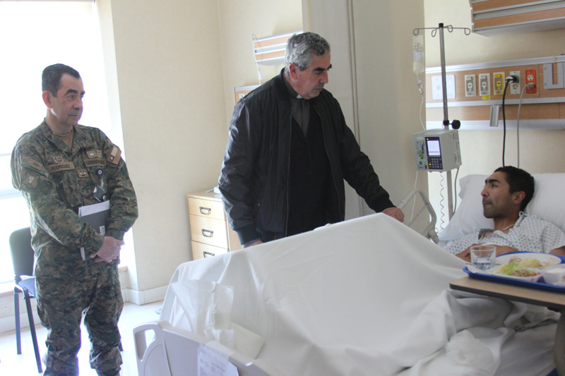 Obispo Castrense visitó a pacientes hospitalizados en el HMS