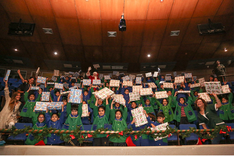 Hospital Militar de Santiago celebró la Navidad para Colegio apadrinado