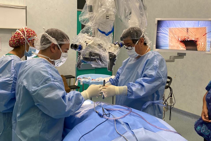 HMN recepciona microscopio neuroquirúrgico adquirido con recursos FORA