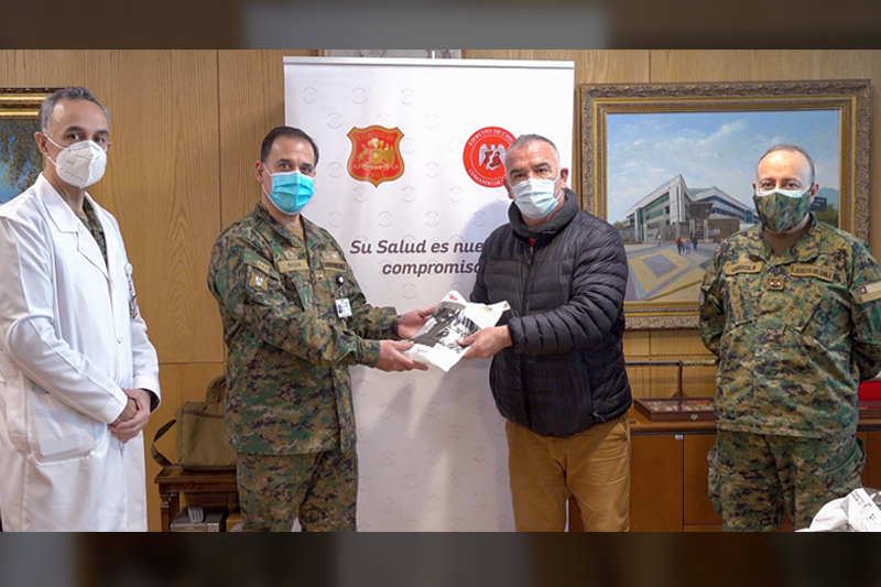 Colegio Médico realiza donación al Hospital Militar de Santiago