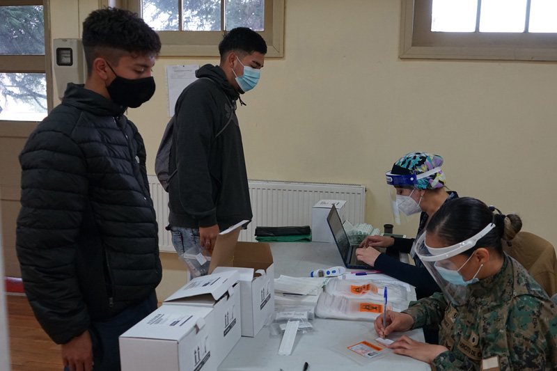 MZS “Valdivia” realiza exámenes de PCR a contingente de guarniciones militares dependientes
