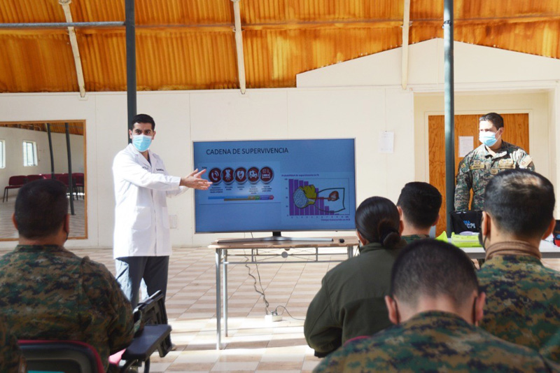 Personal de la MZS “Punta Arenas” realiza capacitación sobre el uso del DEA