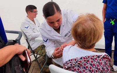 Enfermeros Militares de Combate de la DIVSAL participan en campaña de vacunación