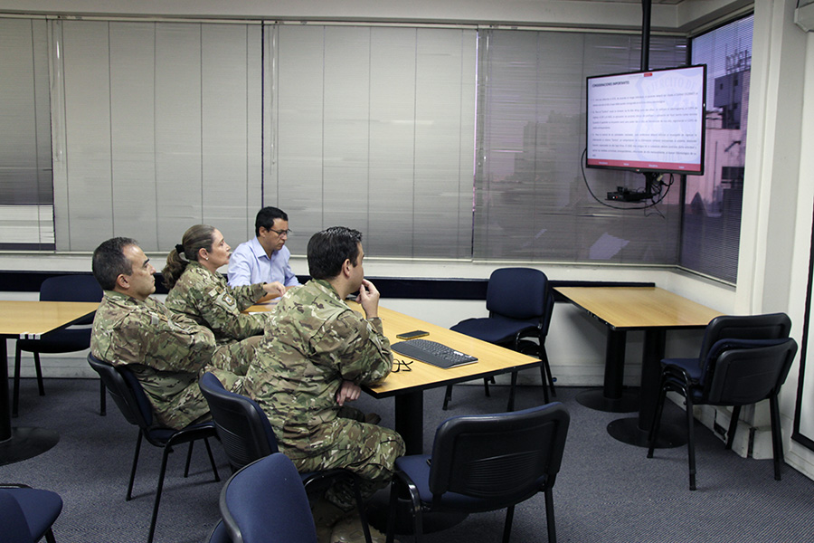 Dentistas militares y civiles se reúnen vía videoconferencia en capacitación anual del Programa Boca Sana