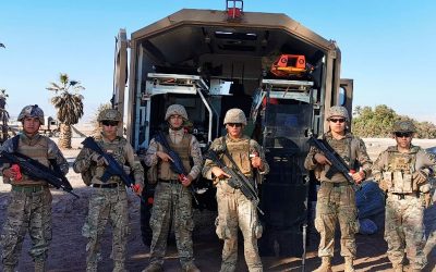 Enfermeros Militares de Combate de la MZS “Arica” capacitan a Camilleros de Evacuación Terrestre