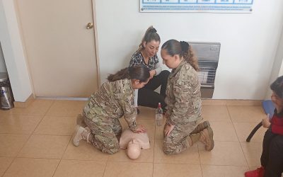 Personal de la MZS “Santiago Centro Oriente” se capacitó en reanimación cardiopulmonar y uso del DEA