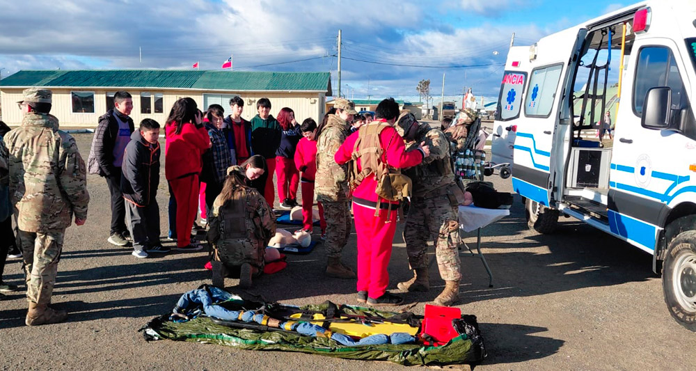 Enfermería Militar “Caupolicán” participa en actividad de puertas abiertas en Porvenir