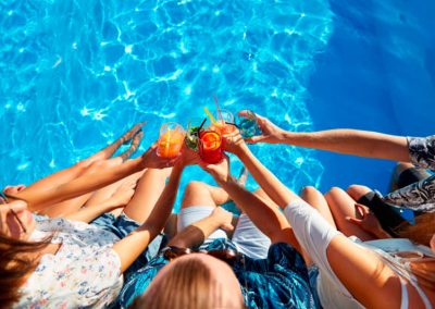 Alcohol y piscinas: una combinación de alto riesgo durante el verano