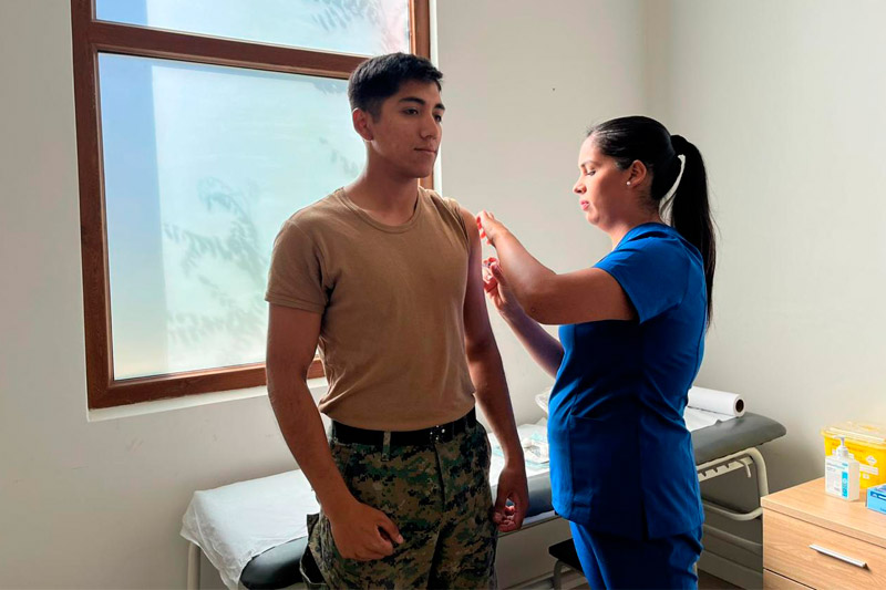 Enfermería Militar “Buin” ejecuta de campaña de vacunación al Regimiento N°1