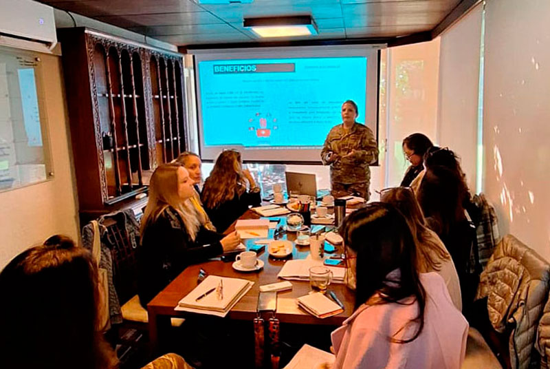 JEAFOSALE expone a voluntarias de la Fundación de Señoras del Ejército
